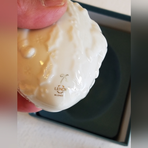 Lenox Porcelain 1995 Santa Claus Gold Trim Hanging Ornament - Picture 10 of 11